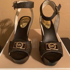 New Michael Kors Charm Ankle Strap Sandals SZ 9M!